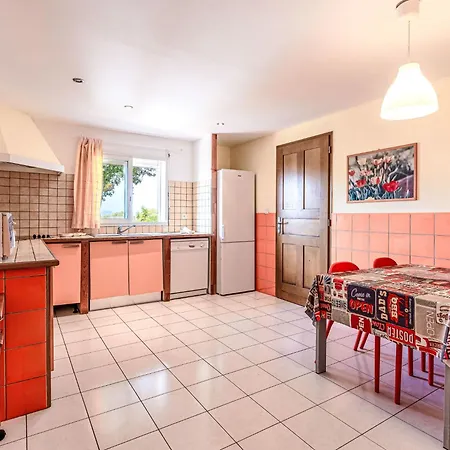 Giulia I By Interhome